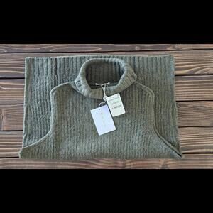 WAYF Sleeveless Turtleneck Sweater